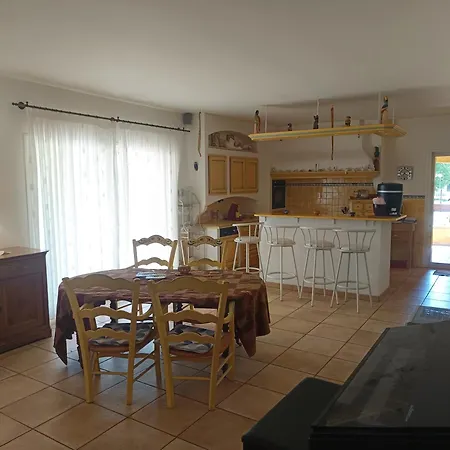 D'hotes Chez Divine ديني-ليه-بان