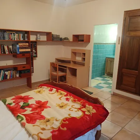 D'hotes Chez Divine ديني-ليه-بان